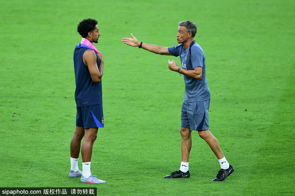 巴黎圣日耳曼夺欧洲超级杯后连夜归国，备战法甲新赛季！